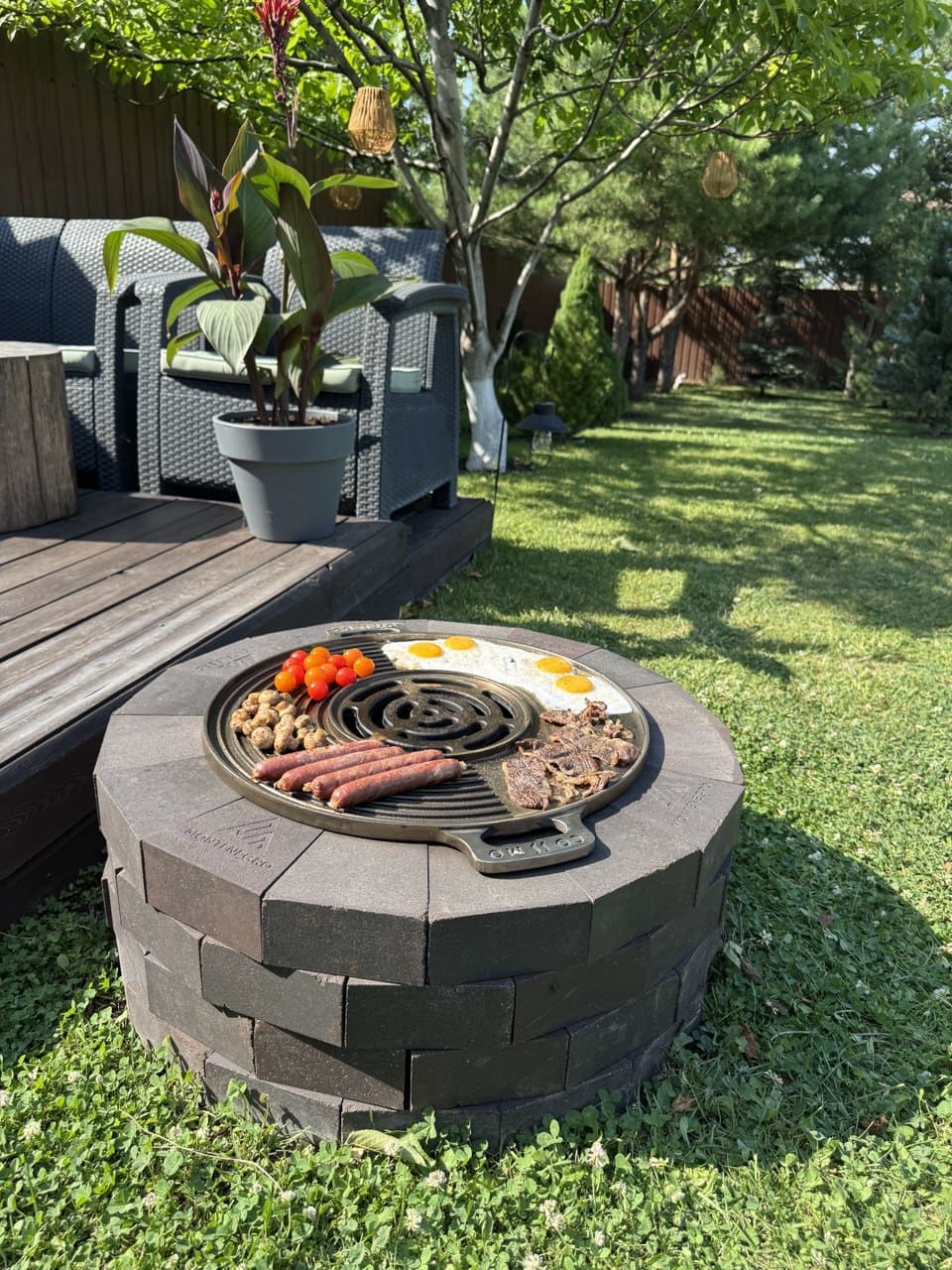 очаг для костра на даче из кирпича (черный огнеупорный кирпич  Montenegro)