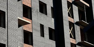 Кирпич клинкерный ЛСР Кембридж для многоквартирного дома - фото проекта (2)