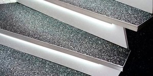 Отделка стены лестницы камнем 3D панели RKS SLATE Кварцит White Quartz Classic смотреть фото (5)